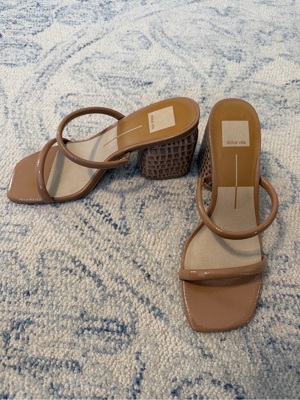 Dolce Vita Patent Tan Circle-Strap Block Heel Sandals - size 9